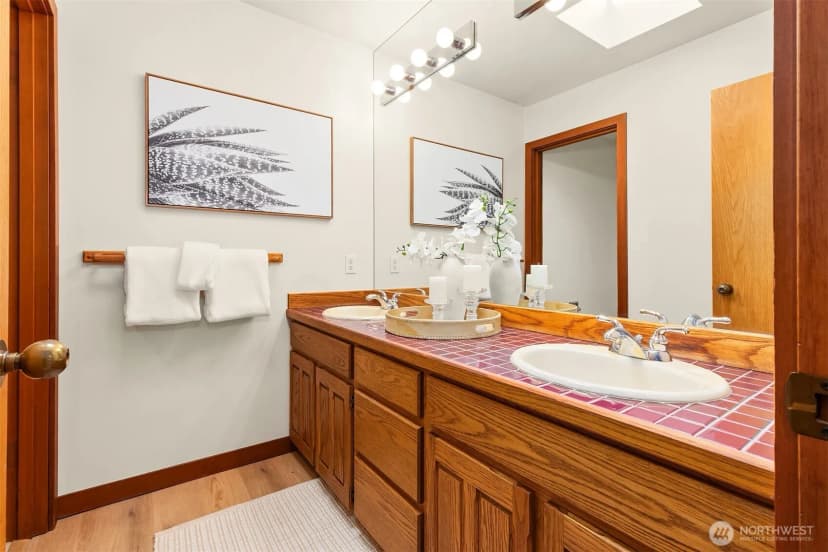 Property photo for 9636 Ne 30th Place, Clyde Hill photo 29