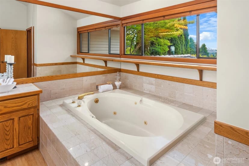 Property photo for 9636 Ne 30th Place, Clyde Hill photo 24