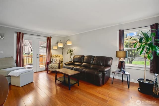 Property photo for 9006 Lawndale Avenue Sw, Lakewood photo 2