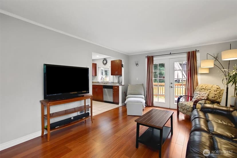 Property photo for 9006 Lawndale Avenue Sw, Lakewood photo 3