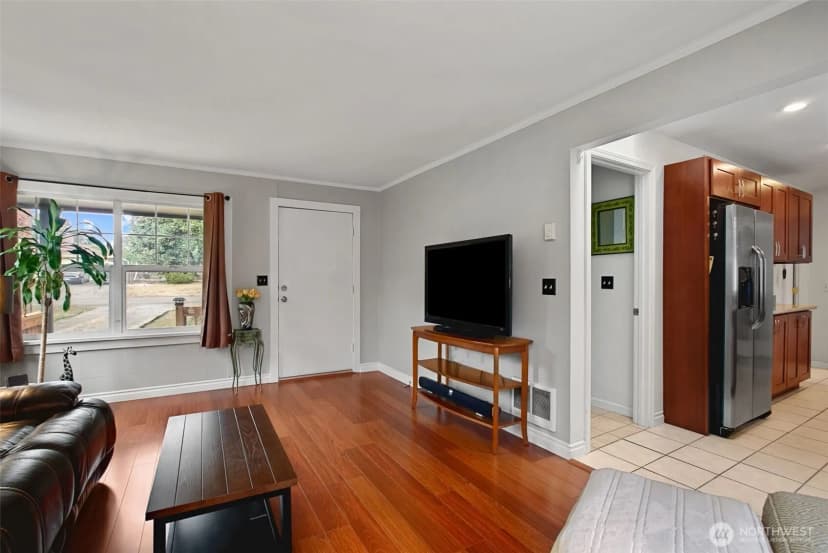 Property photo for 9006 Lawndale Avenue Sw, Lakewood photo 4