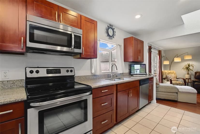 Property photo for 9006 Lawndale Avenue Sw, Lakewood photo 8