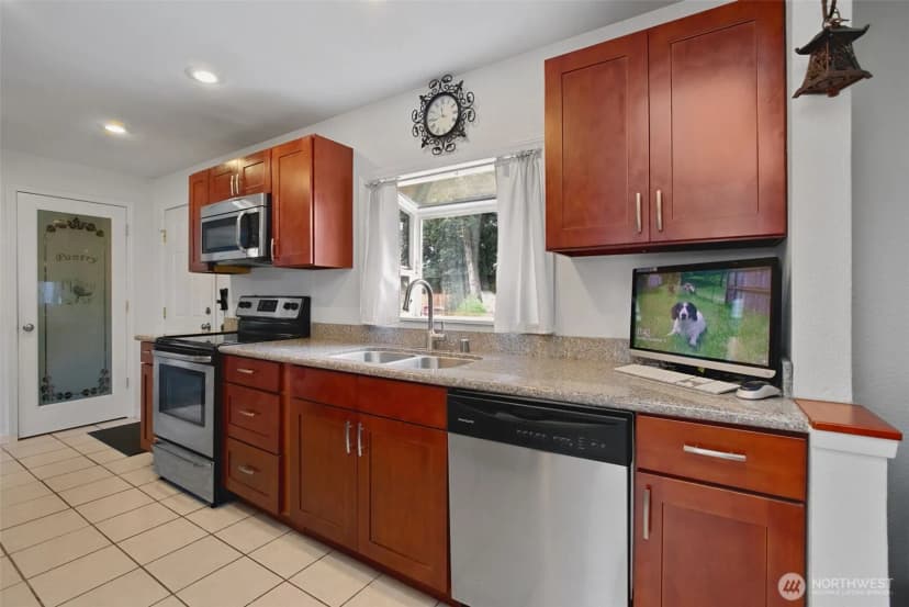 Property photo for 9006 Lawndale Avenue Sw, Lakewood photo 6