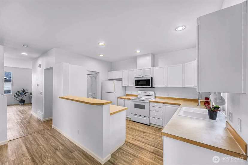 Property photo for 14007 69th Drive Se #p4, Snohomish photo 8