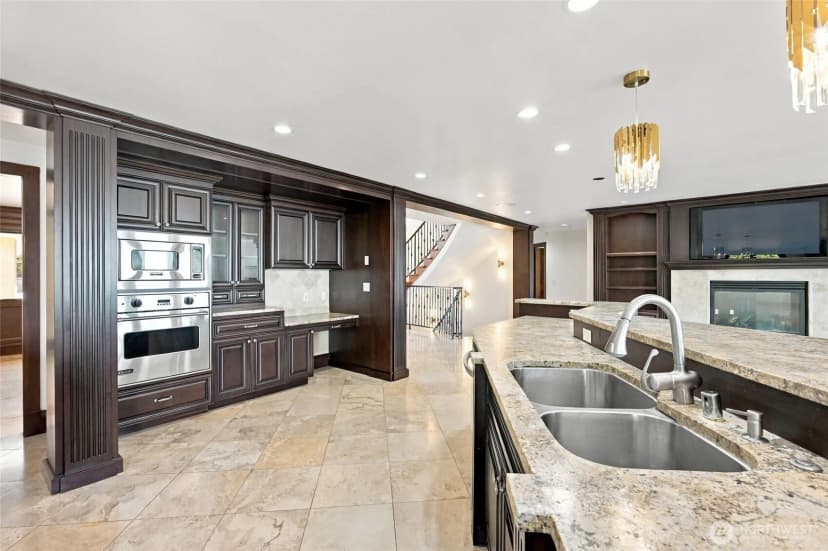 Property photo for 8711 Talbot Road, Edmonds photo 15