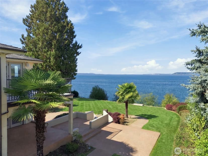 Property photo for 8711 Talbot Road, Edmonds photo 5