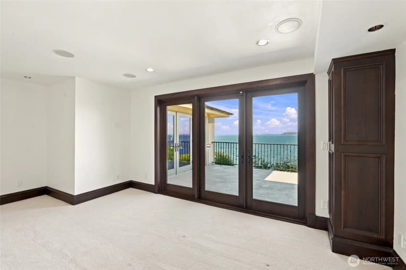 Property photo for 8711 Talbot Road, Edmonds photo 23