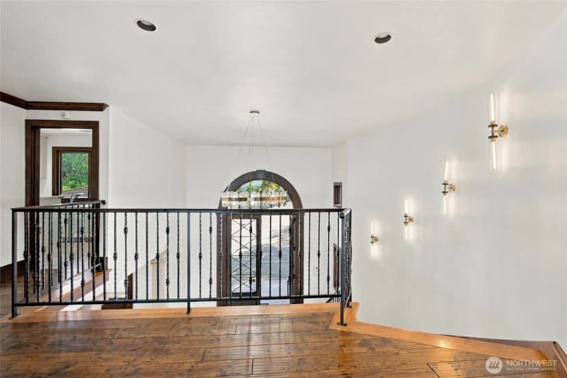 Property photo for 8711 Talbot Road, Edmonds photo 19