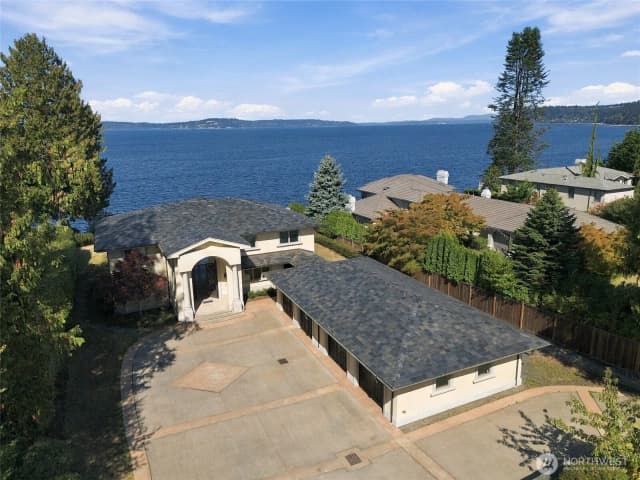Property photo for 8711 Talbot Road, Edmonds photo 2