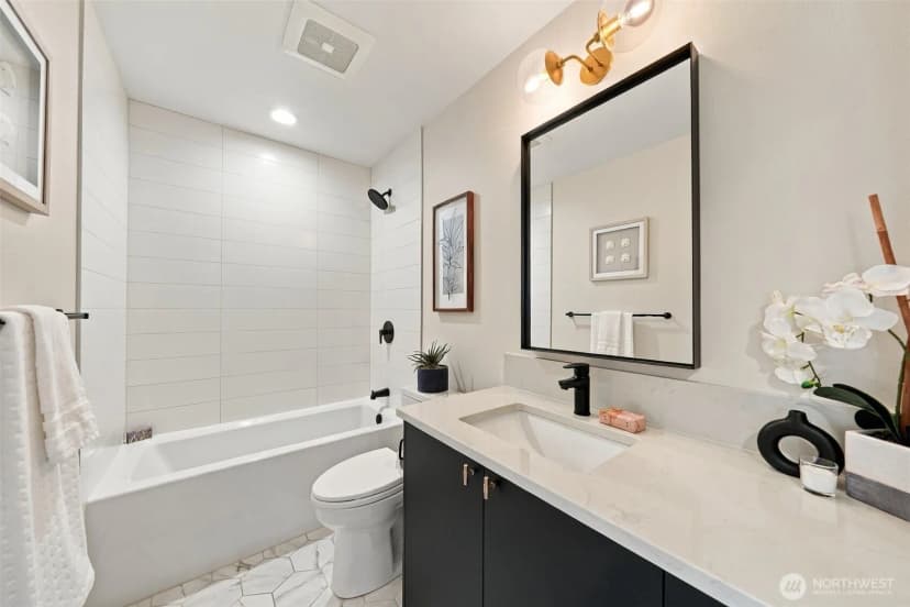 Property photo for 6016 California Avenue Sw #d, Seattle photo 17