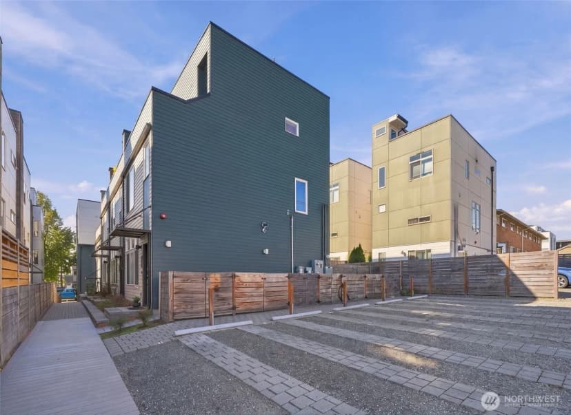 Property photo for 6016 California Avenue Sw #d, Seattle photo 32