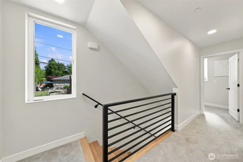 Property photo for 6016 California Avenue Sw #d, Seattle photo 13
