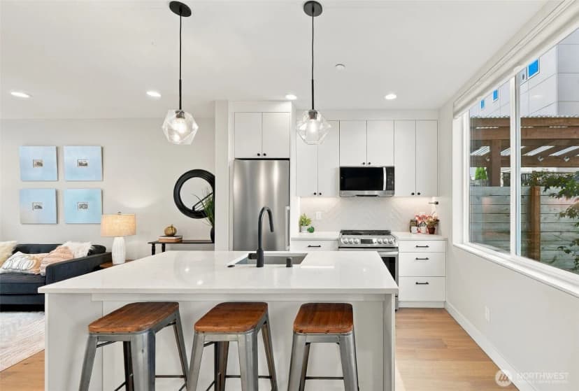 Property photo for 6016 California Avenue Sw #d, Seattle photo 9