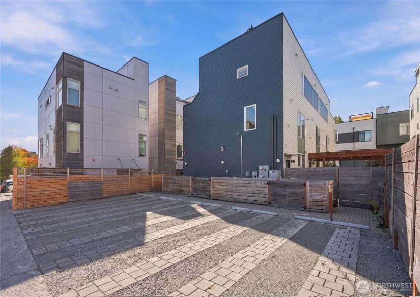 Property photo for 6016 California Avenue Sw #d, Seattle photo 33
