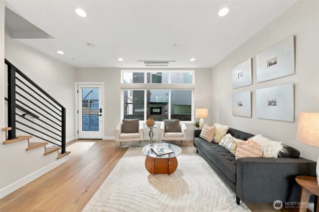 Property photo for 6016 California Avenue Sw #d, Seattle photo 4