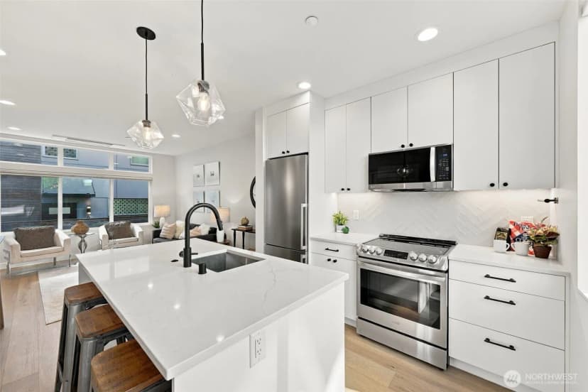 Property photo for 6016 California Avenue Sw #d, Seattle photo 10