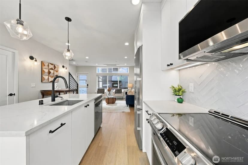 Property photo for 6016 California Avenue Sw #d, Seattle photo 11