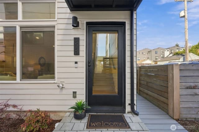 Property photo for 6016 California Avenue Sw #d, Seattle photo 3