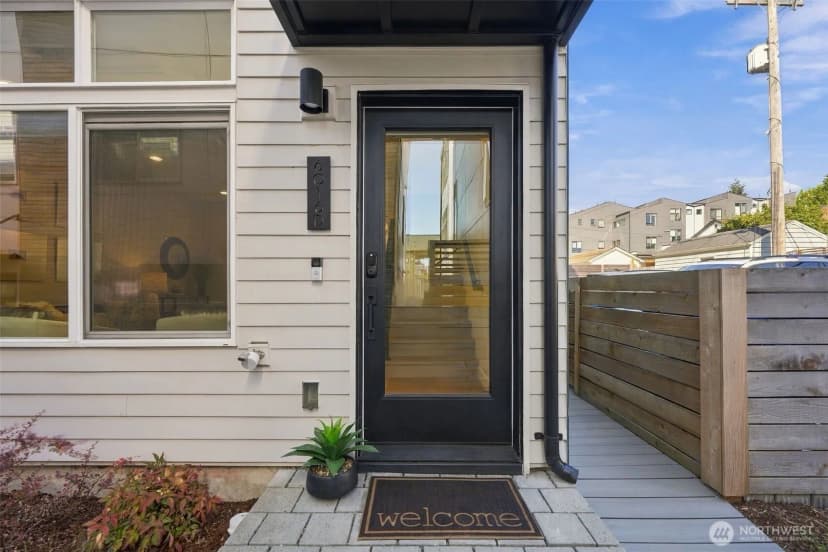Property photo for 6016 California Avenue Sw #d, Seattle photo 3