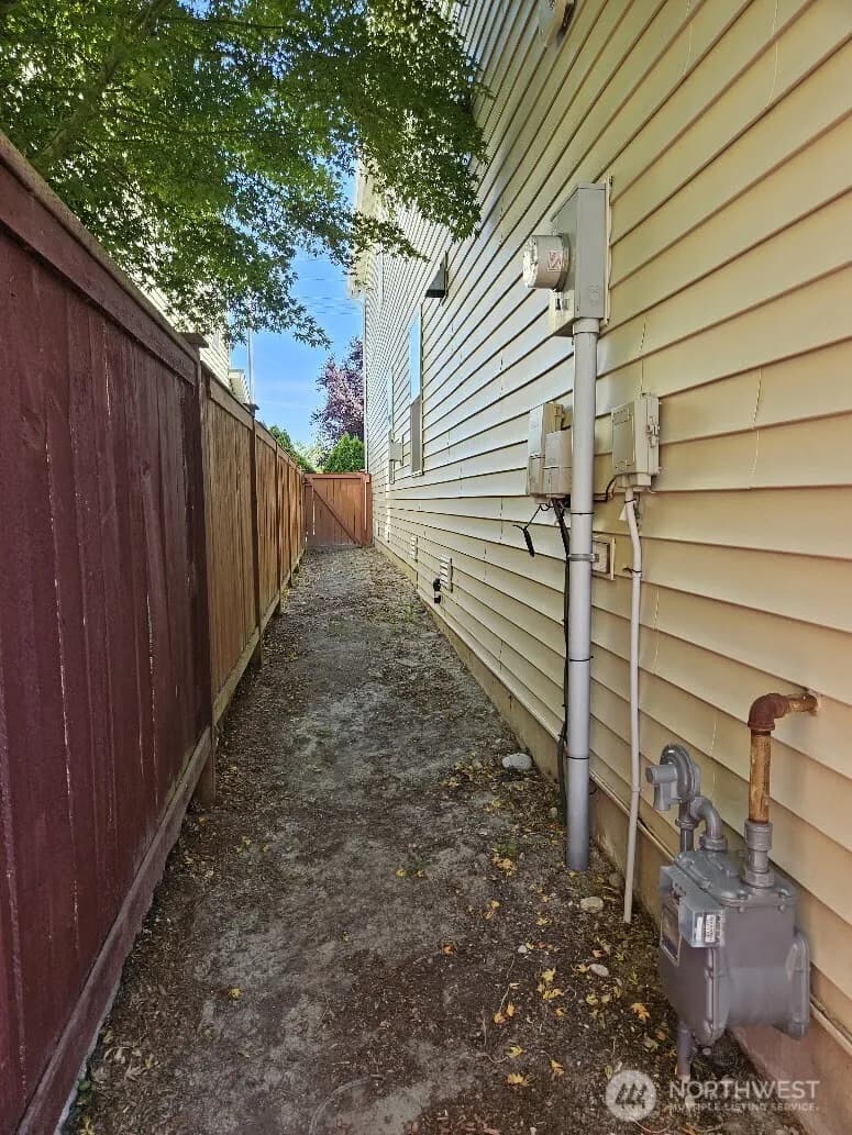 Property photo for 201 Glennwood Place Se, Renton photo 32
