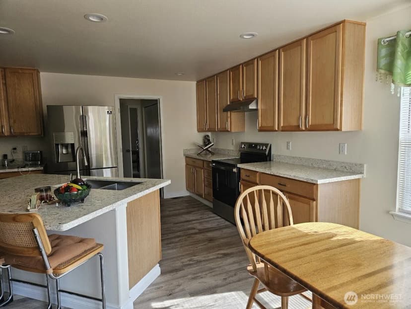 Property photo for 201 Glennwood Place Se, Renton photo 10