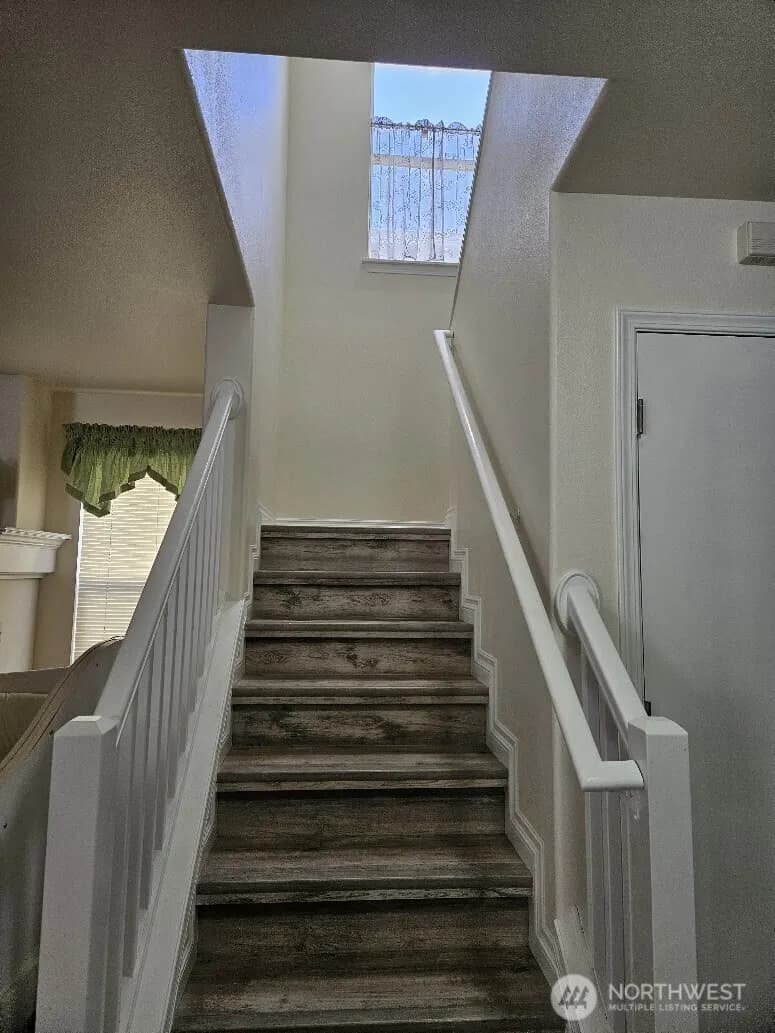 Property photo for 201 Glennwood Place Se, Renton photo 12