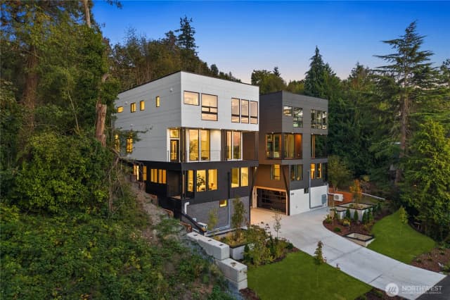 Property photo for 8014 45th Avenue Sw, Seattle photo 3