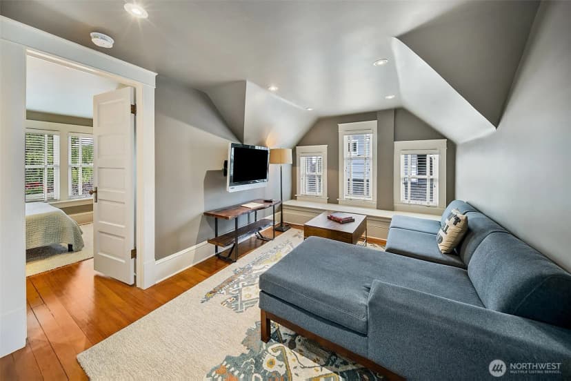 Property photo for 1239 20th Avenue E, Seattle photo 21