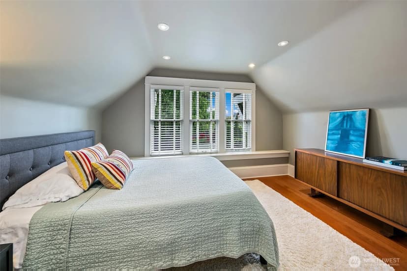 Property photo for 1239 20th Avenue E, Seattle photo 22