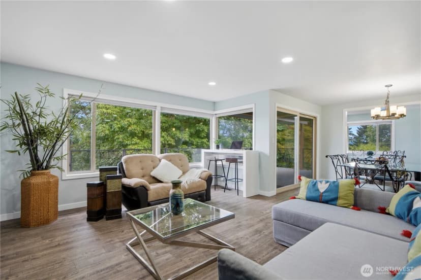 Property photo for 18534 55th Avenue Ne, Kenmore photo 5