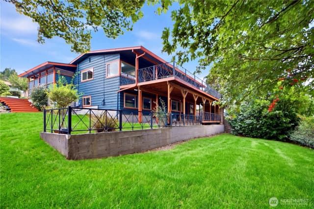 Property photo for 18534 55th Avenue Ne, Kenmore photo 3