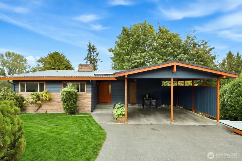 Property photo for 18534 55th Avenue Ne, Kenmore