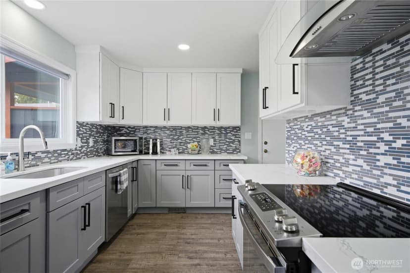 Property photo for 18534 55th Avenue Ne, Kenmore photo 11