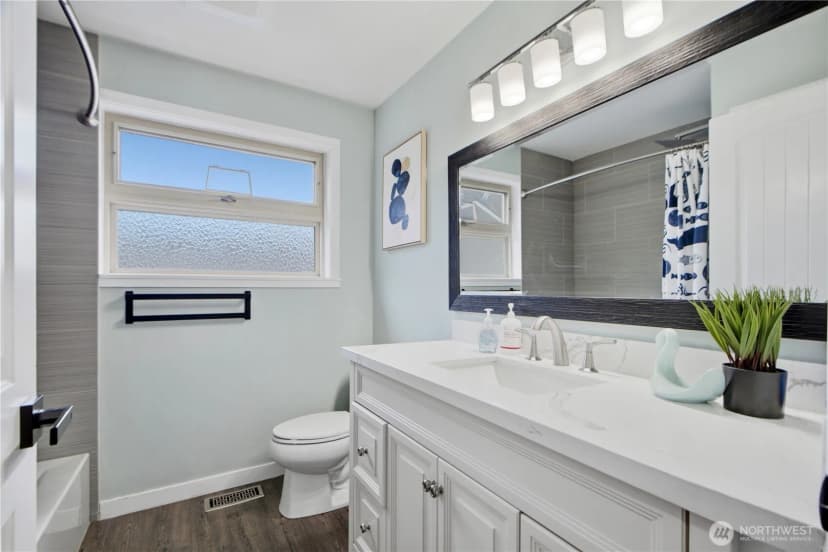Property photo for 18534 55th Avenue Ne, Kenmore photo 18