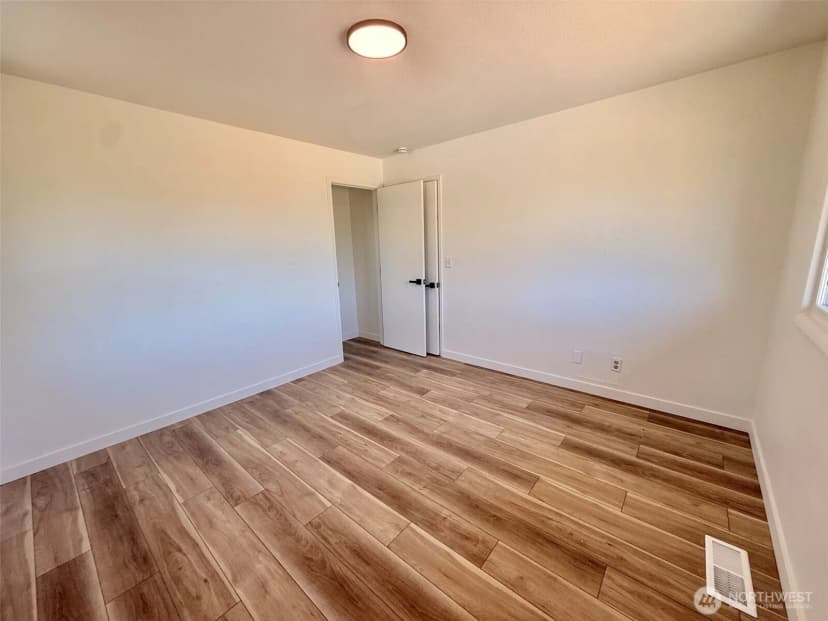 Property photo for 5611 N 48th Street, Tacoma photo 16