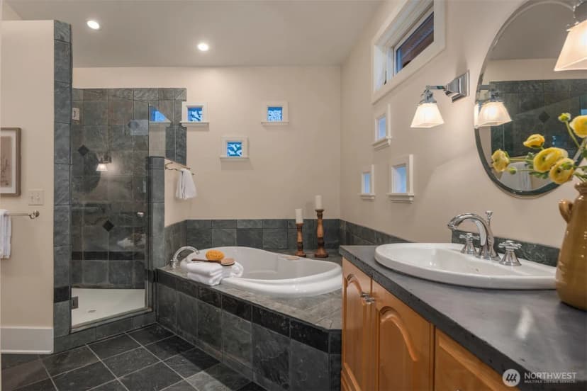 Property photo for 1718 Palm Avenue Sw, Seattle photo 26
