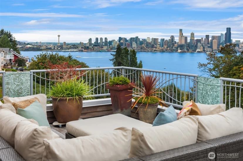 Property photo for 1718 Palm Avenue Sw, Seattle