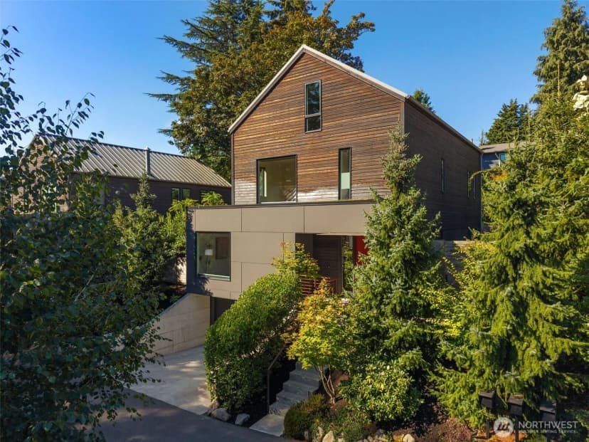 Property photo for 6015 53rd Avenue Ne, Seattle photo 2