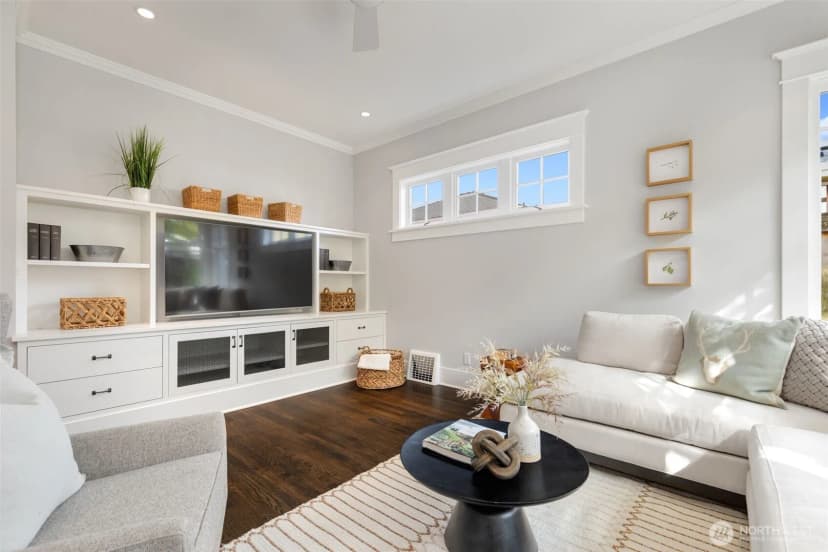 Property photo for 463 Lynn Street, Seattle photo 16