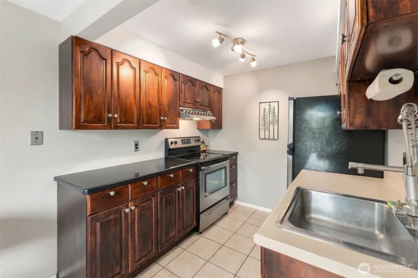 Property photo for 4810 S 187th Place #b-205, Seattle photo 8