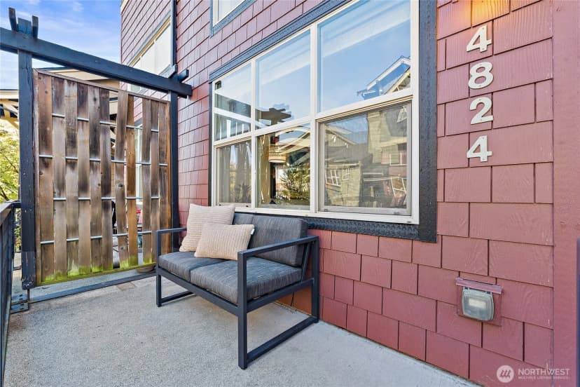 Property photo for 4824 Pointes Drive, Mukilteo photo 3