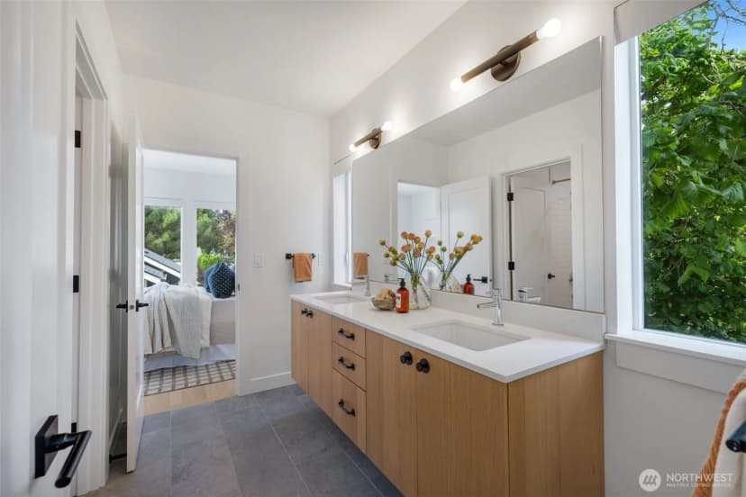 Property photo for 8530 13th Avenue Nw #b, Seattle photo 17