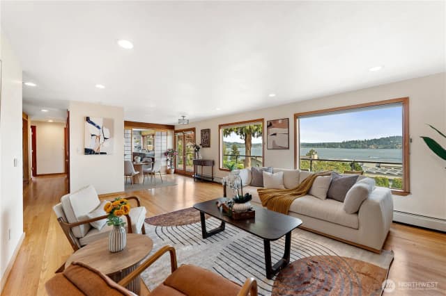 Property photo for 3920 Ne 157th Place, Lake Forest Park photo 5
