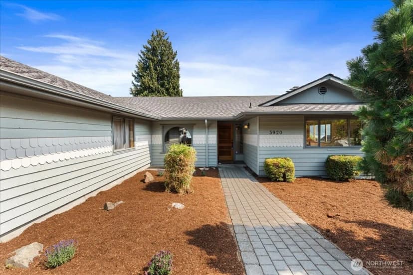 Property photo for 3920 Ne 157th Place, Lake Forest Park photo 3