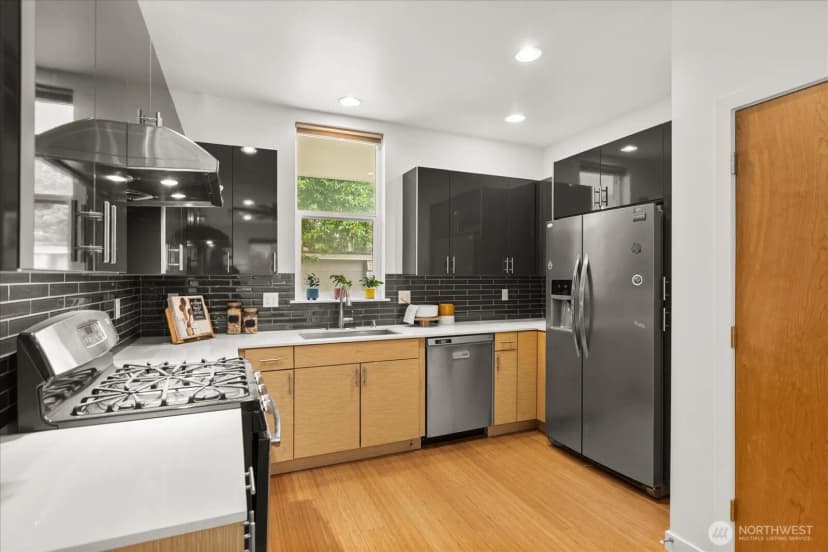 Property photo for 3423 Beacon Avenue S, Seattle photo 8