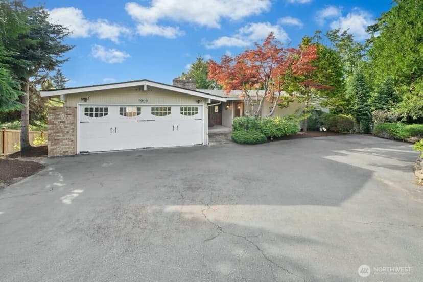 Property photo for 1909 89th Place Ne, Clyde Hill photo 6