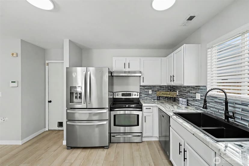 Property photo for 6242 71st Avenue Ct W, University Place photo 10