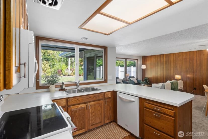 Property photo for 628 Russell Road, Snohomish photo 14