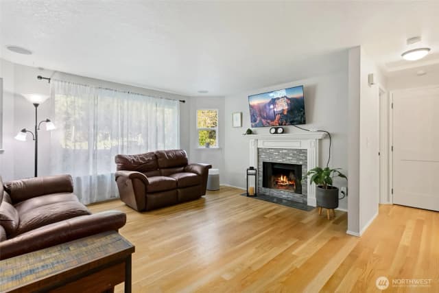 Property photo for 9228 49th Avenue W, Mukilteo photo 3