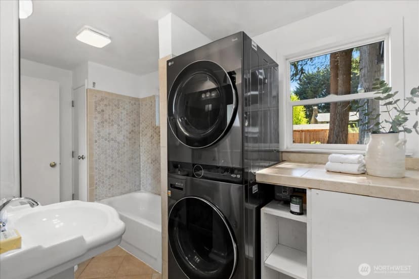 Property photo for 825 Nw 180th Street, Shoreline photo 21